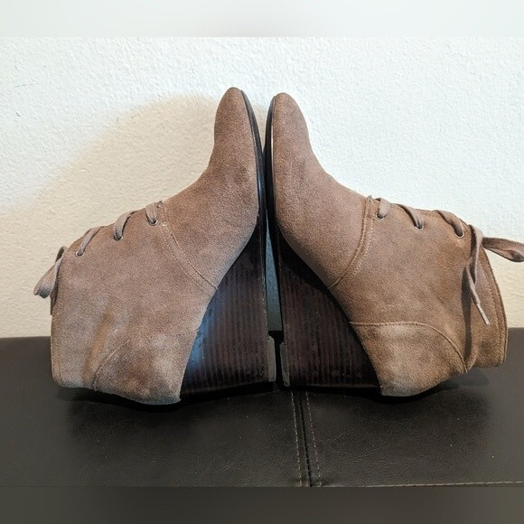 Ralph Lauren TAMIA Genuine Suede Taupe Tan Wedged Booties PORCINI Sport - Picture 2 of 11